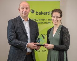 Ryan Kitchen of Baker Tilly presented the Small Business of the Year Award to Sumita Hintz of Prairie View Physiotherapy Prof Corp.